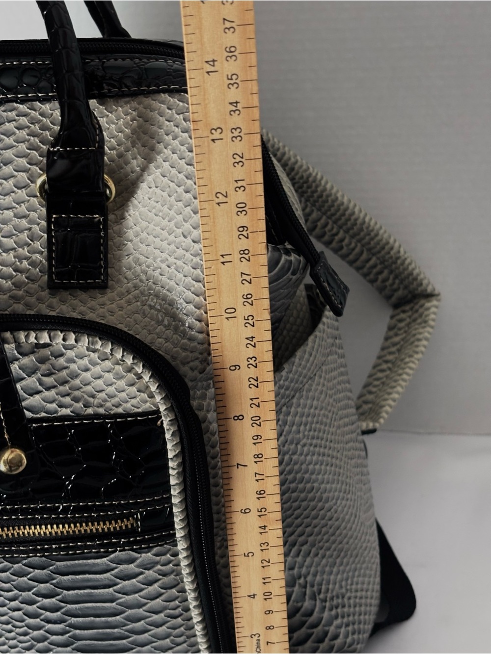 NEW! SAMANTHA BROWN OMBRO CROCO EMBOSSED BACKPACK/CARRY ON BLACK WHITE - Picture 6 of 15
